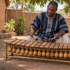 Wenn Holz und Kalebassen gemeinsam klingen: das Balafon Westafrikas